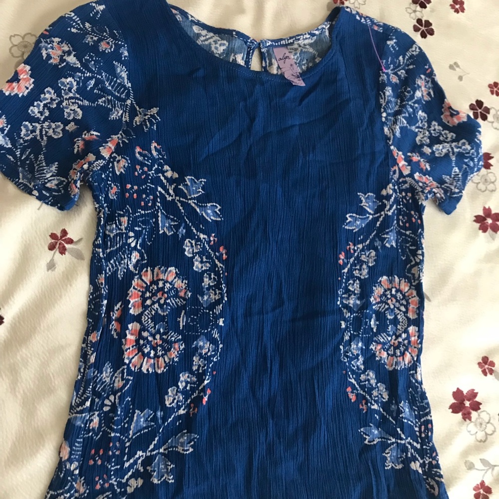 Francesca’s Alya xs floral blouse buttoned back